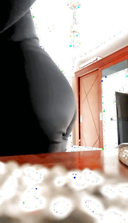 Niyaka จาก bouira กับฮิญาบที่บ้าน