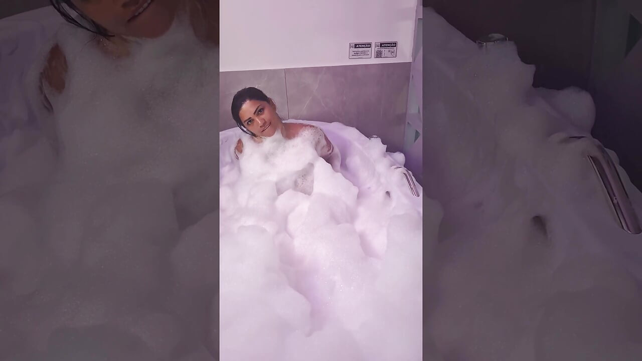 Sloppy Spit & Swallow: Γυαλίζει τον πούτσο του πριν το φορτίο