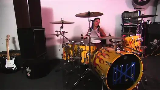 Sexy babe shows off her skills with her naughty fucker