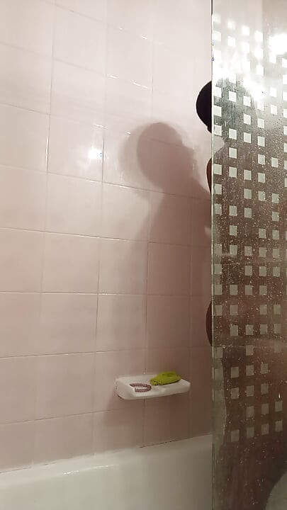 Пойдём со мной в душ