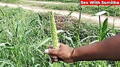 Sexe avec Sumitha, baise torride avec un fermier en plein air avec son voisin