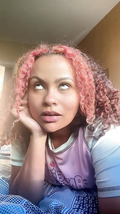 Compilation de jolies filles qui pètent avec des pets bruyants avec des visages stupides, réactions