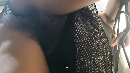 Ateşli amcık orta yaşlı seksi kadın ve göt açık yakın çekim sikişmeyi bekliyor