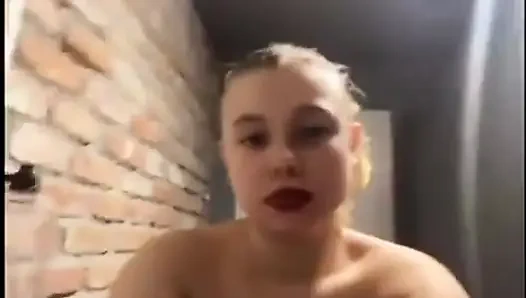 Трахаю киску крупным планом с большим членом