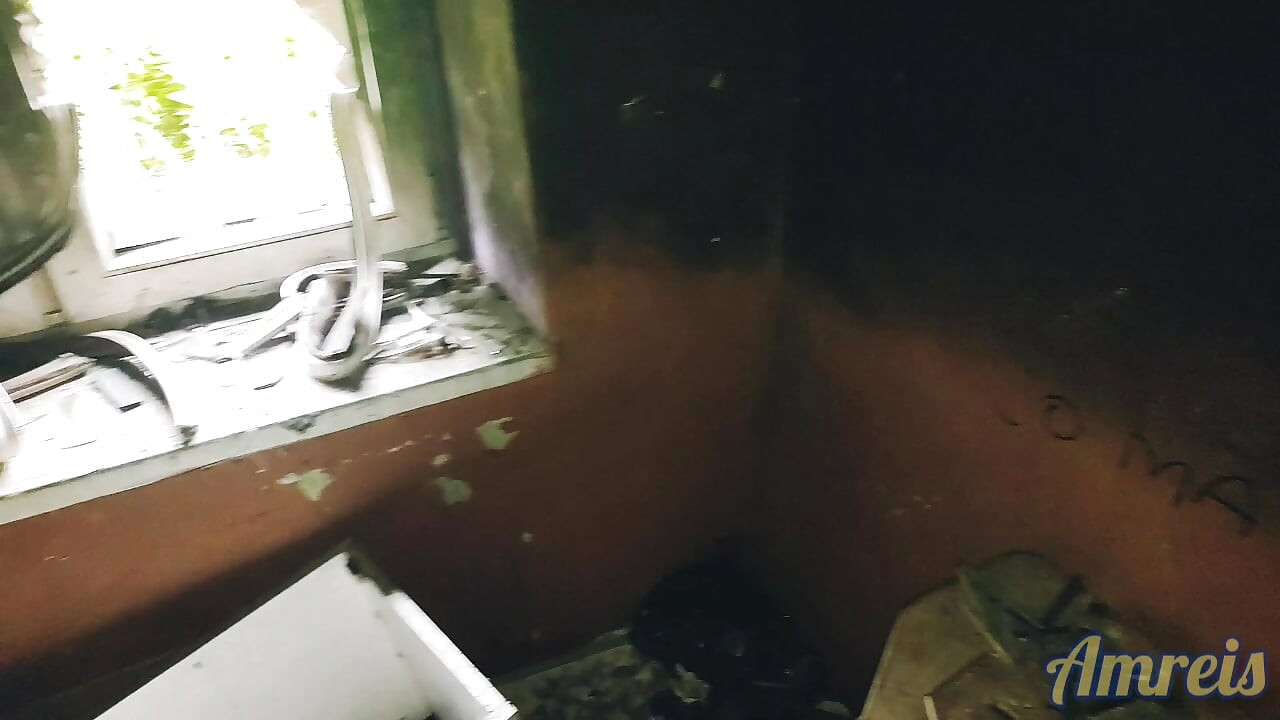 A risky solo in an abandoned house by the street.