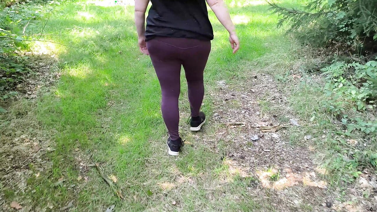 Labia muka na stolu za piknik