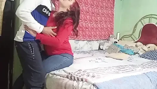 Aku menggoda tetanggaku dan ngebiarkan dia ngentot aku