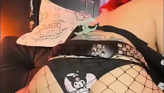 Gadis gotik ngentot dildo biiig sampai muncrat ke mana-mana