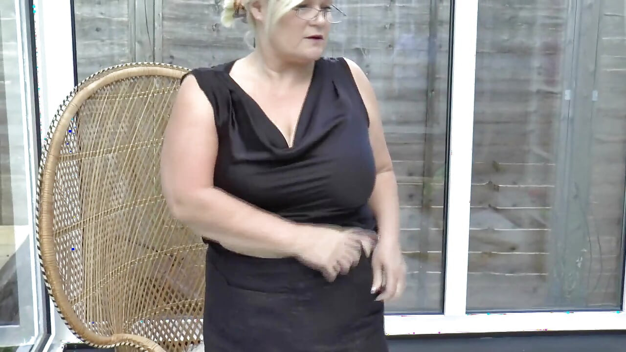 Fuck with Busty Hot Woman in Swimming Pool