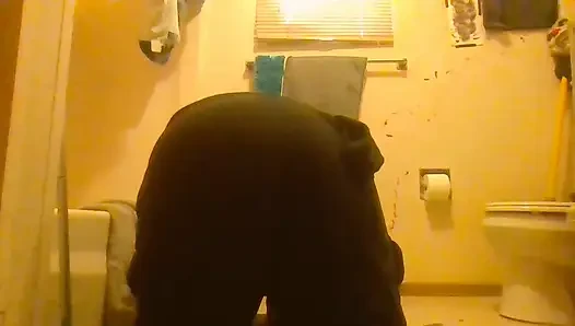 Ich schütte mein rosa spielzeug mit nacktem arsch