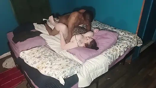 O şişman amcığı iyi sikiyor