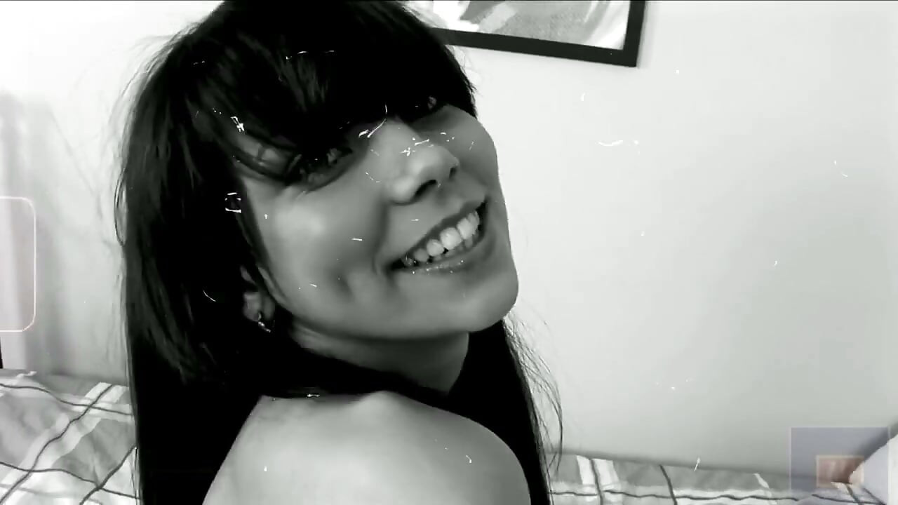 Cute Teen Oley Teasing Sexy Feet and Pussy