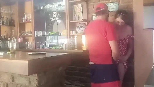 Brünette brünette milf wird von hinten gefickt