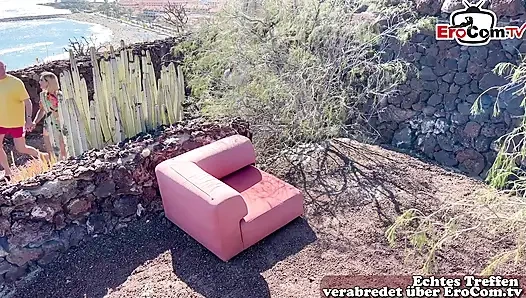 Sarışın Mallorka turisti, plajda 2 Alman tatilci tarafından sevişildi