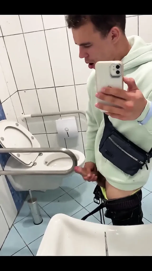 I Can't Miss the Opportunity to Masturbate in Toilet