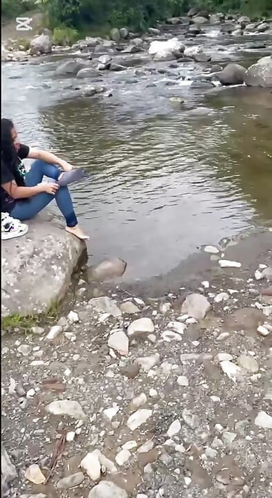 دوست دارم با همسایه ام بیرون بروم و بعد بکنمش