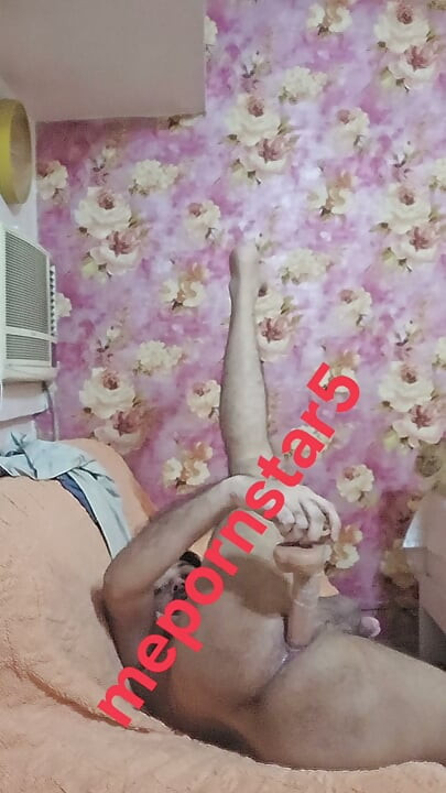 Mepornstar5 играет с дилдо