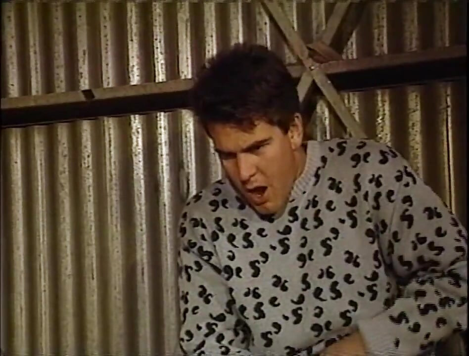 שלישייה לסבית עם ציצים גדולים בחדר כושר