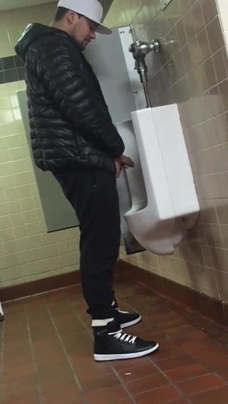 pissing2