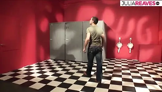 3 подружки жестко трахают одного мужика