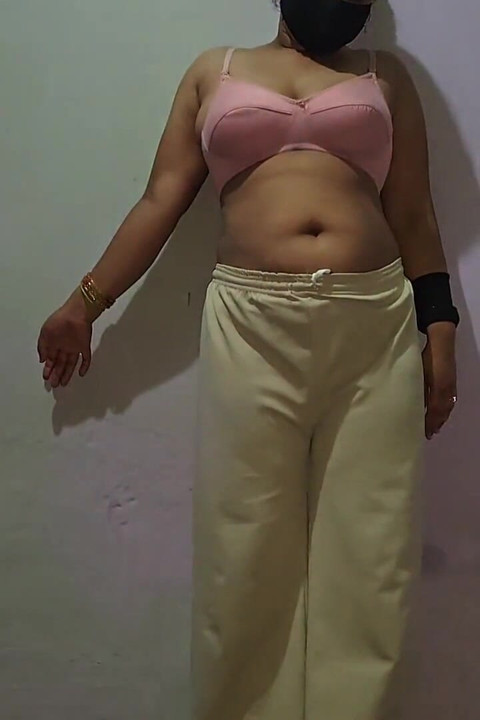 raat pati ke ghar se baahar jaane ke baad apne yaar ko bulaaya