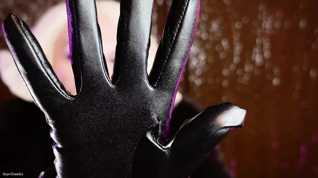 Подборка ASMR: фетиш-модель, милфа Arya Grander в перчатках и медицинские латексные резиновые перчатки