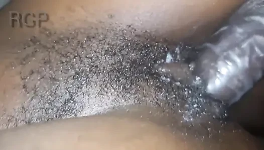 Ngentot istri saudara perempuanku karena dia selalu suka banget sama kontolku di dalam memeknya waktu istriku lagi nggak di rumah