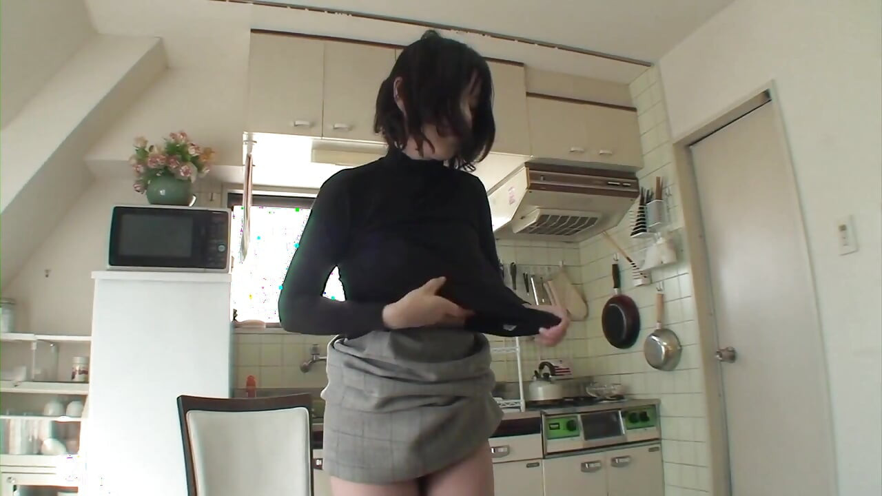 Makiko-sain ki tng chhina ke lie rasoee ghar men garmjoshi se svagat