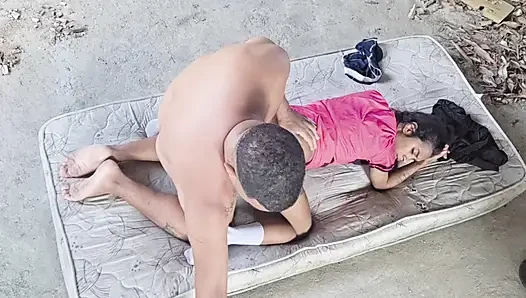 Evimin terasında yatakta seks yaptım