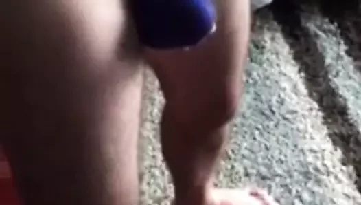 Mavi yaraklı adam