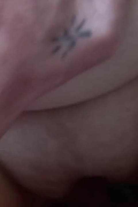 เย็ดสาวอ้วนที่มีควยใหญ่ในหีเธอและเสร็จบนหีขนดก