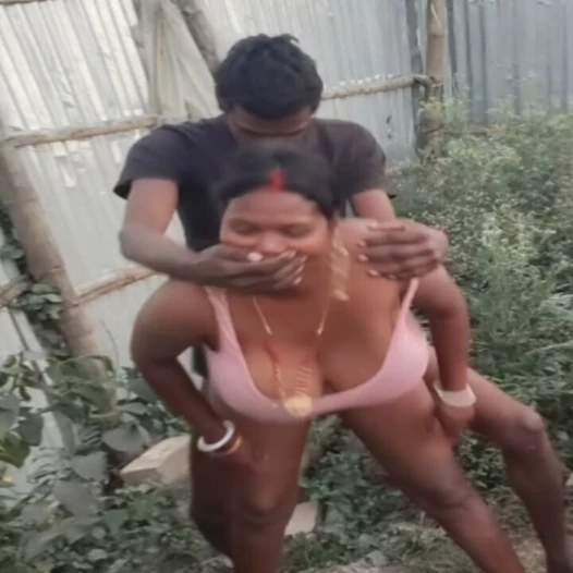 Indian desi wife ki doggy style mein chudai ki