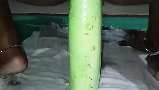Bhabhi Ne jabardast louki chut me dala