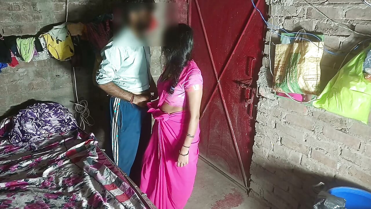 Secret sex in broad daylight, brother-in-law entered the sister-in-law's room and persuaded the sister-in-law to her, then sucked the nipples, choosing the sister-in-law, the sister-in-law landed the muscle and stood up to the doctor.