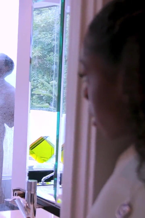 Pequeña ébano Anne Amari follada por el espeluznante padrastro de un amigo