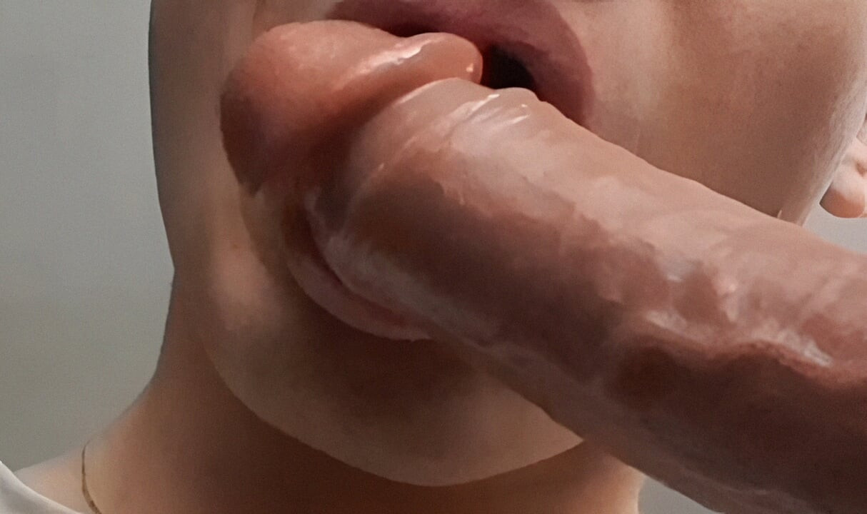 แค่อมควยปลอมดิลโด้ที่บ้าน