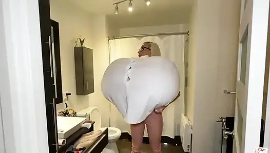 Parfumku bikin toketku mengembang! Jaket kulit nggak tahan lagi!