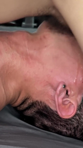 Jebi grlo sirovo, neuredno i duboko