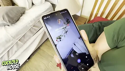 Aldatılan Damat, Karısının Kalın Penisli Bir Adamla Seks Yapmasını Izlemek Için Görüntülü Arama Yapıyor
