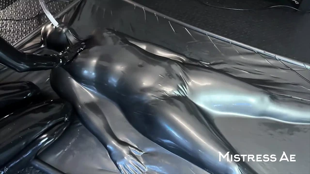 MistressAe and Shannon Huxley: The Vac Bed