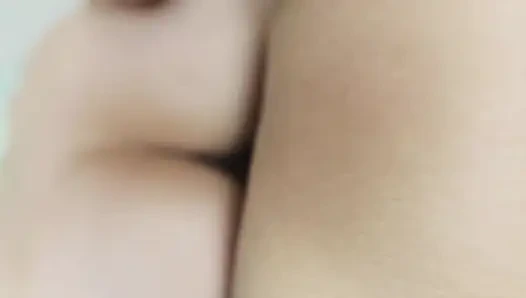 Индийскую девушку с пухлой задницей трахнул массажист, потому что она была слишком сексуальной в прозрачном атласном платье