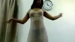 Sexy ragazza che balla araba