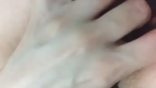 Aku masukin jariku ke dalam memek dan pantatku!
