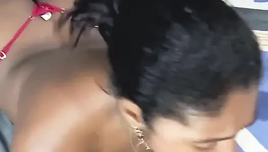 Брюнетка получает сперму на лицо