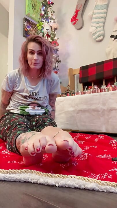 Xmas With Gwen & Her Soft, Delicious, Gorgeous Feet