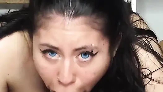 Кримпай в тугой и мокрой киске возбужденной 18-летней крошки - кримпай в любительском видео