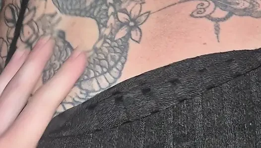 Seksi sürtük pompalanmayı ve genişletilmeyi seviyor