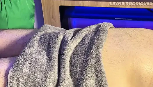 Fan with small dick receives a massage with happy ending  !
