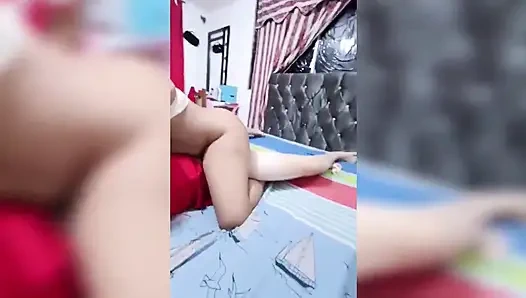 Heißer stiefvater findet sein weihnachtsgeschenk, er fickt seine junge stieftochter