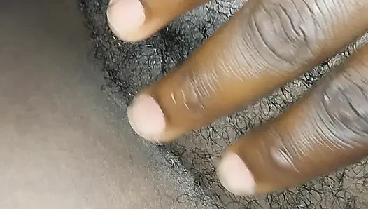 Она дрочит мой хуй и сидит на нем